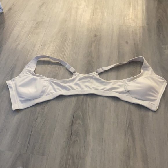 🏳️ New balance white zip up bra size small - Picture 8 of 11